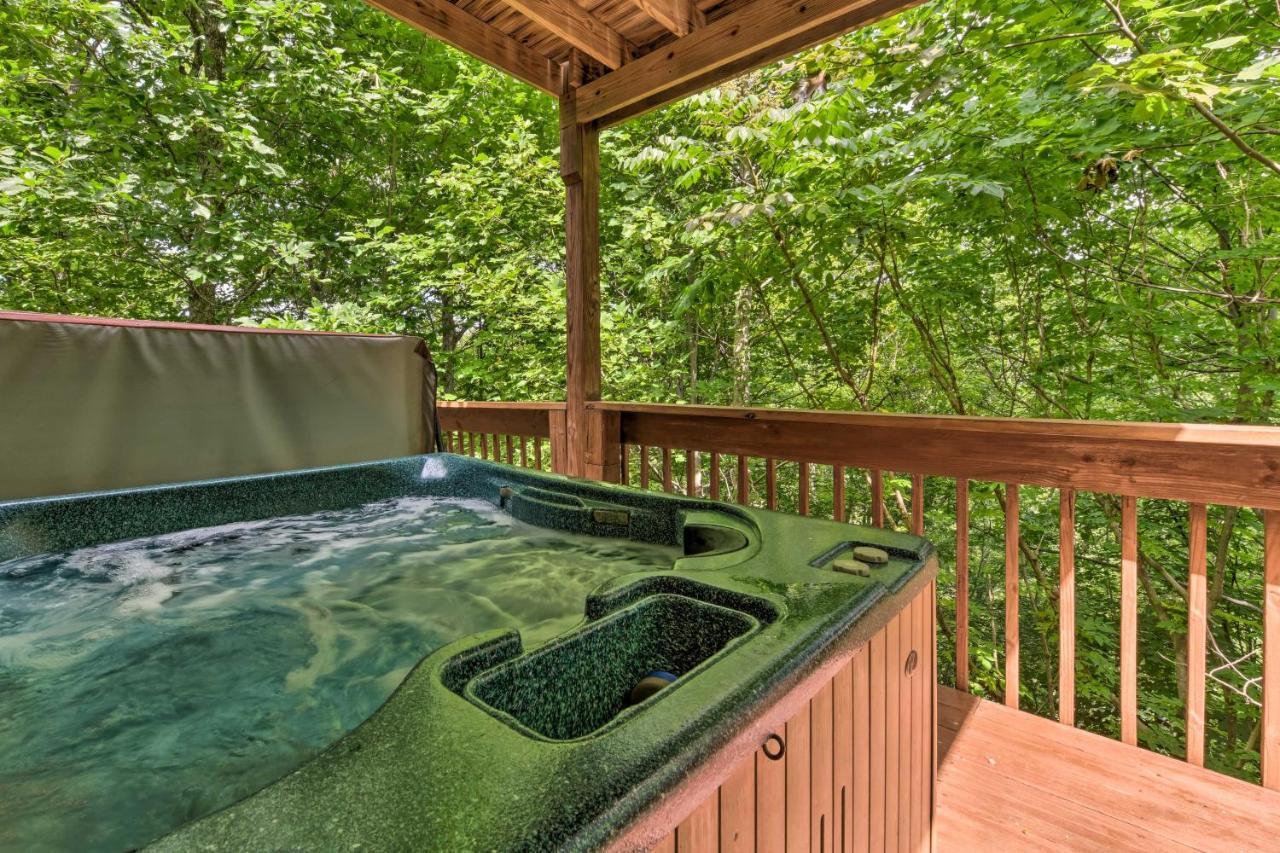 Quiet And Secluded Cabin With Hot Tub! Holiday home *