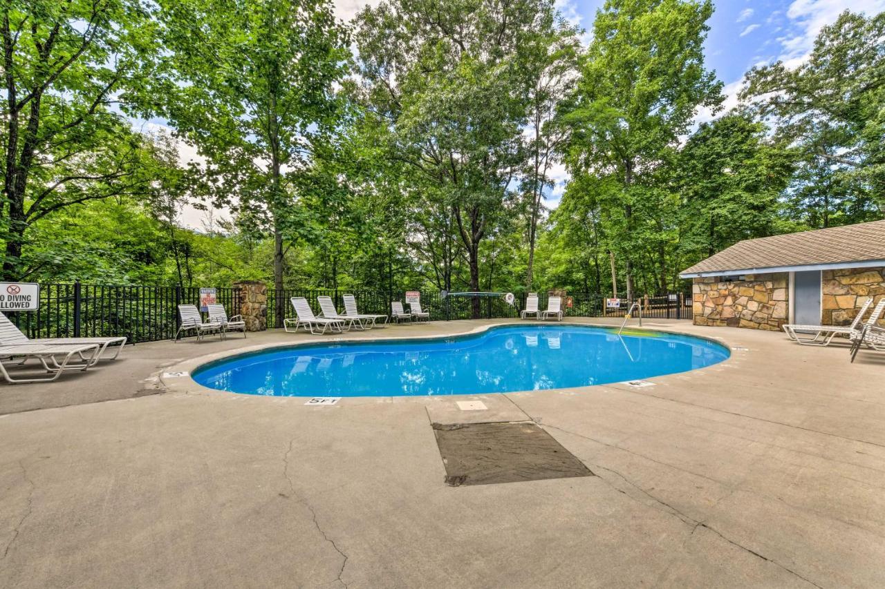 Quiet And Secluded Cabin With Hot Tub!
