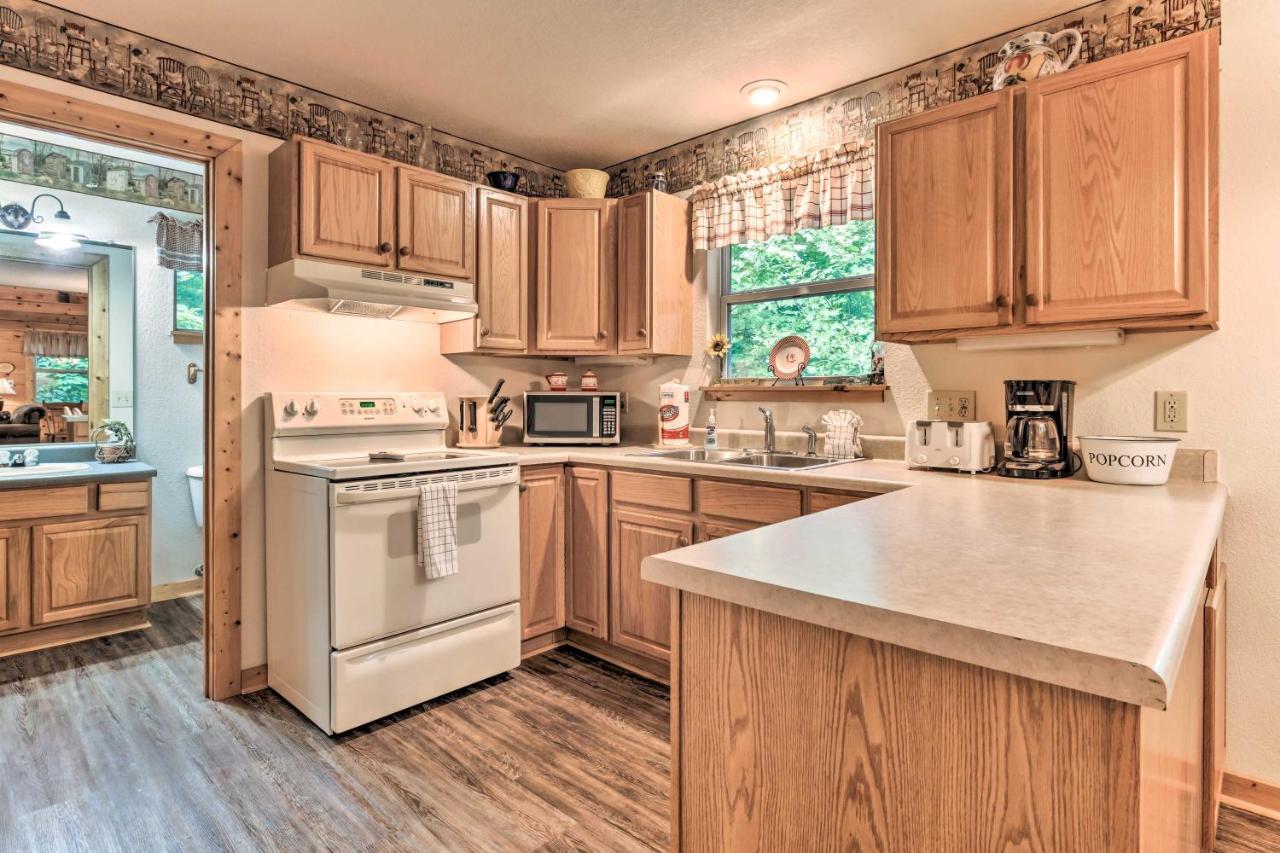 Quiet And Secluded Cabin With Hot Tub! Holiday home Gatlinburg