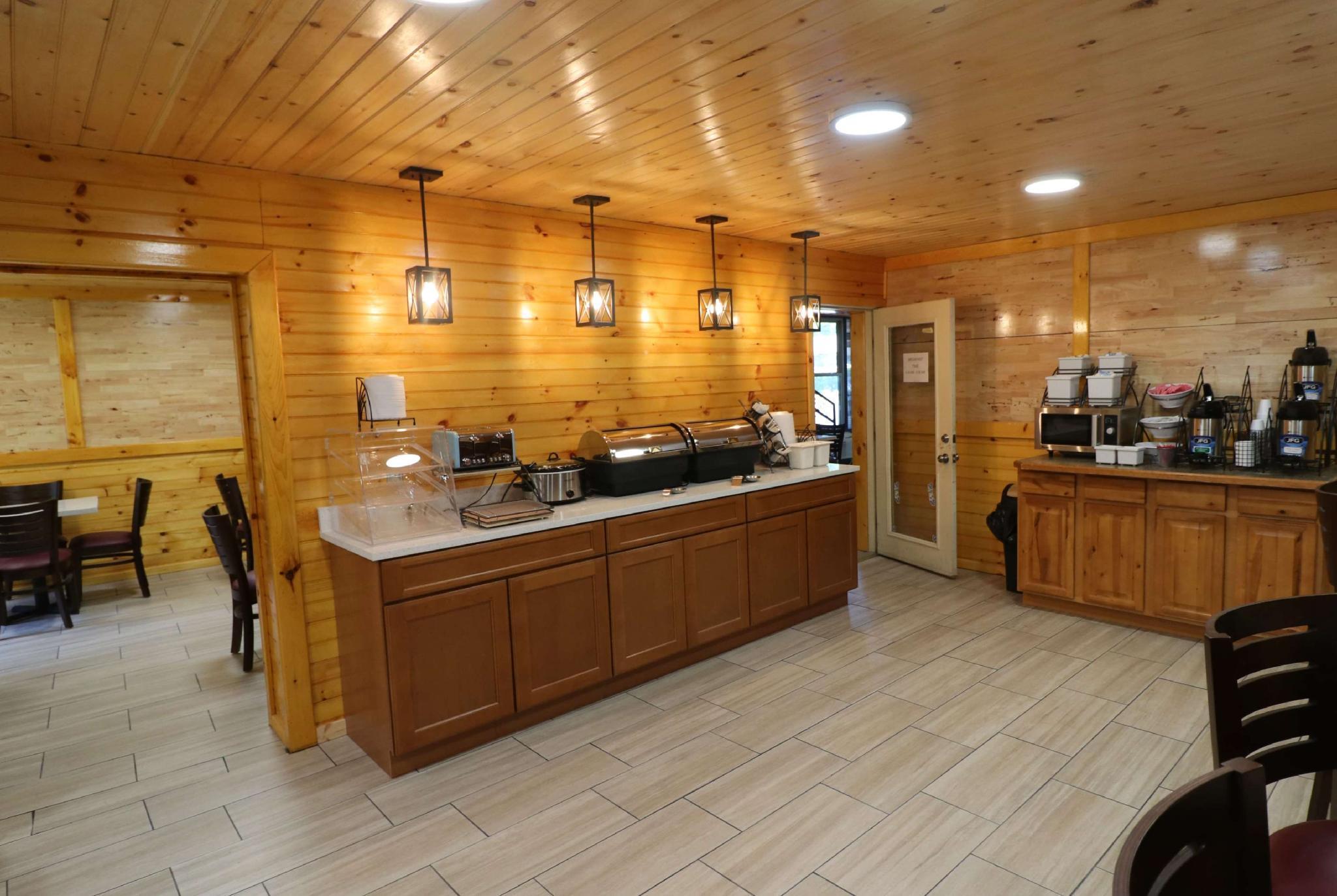 Howard Johnson By Wyndham Downtown Hotel Gatlinburg