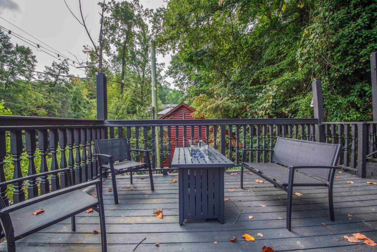Riverside Retreat * Gatlinburg