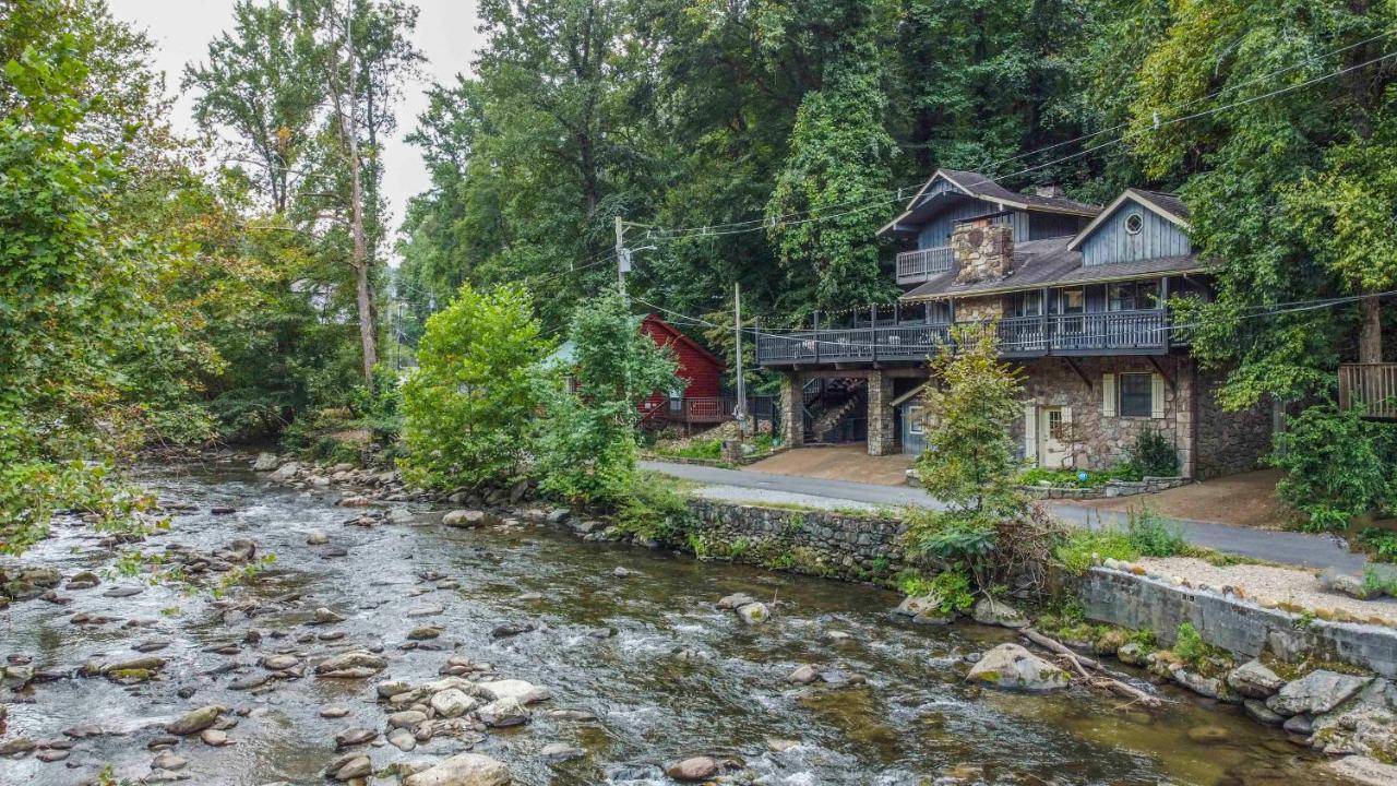 Riverside Retreat * Gatlinburg