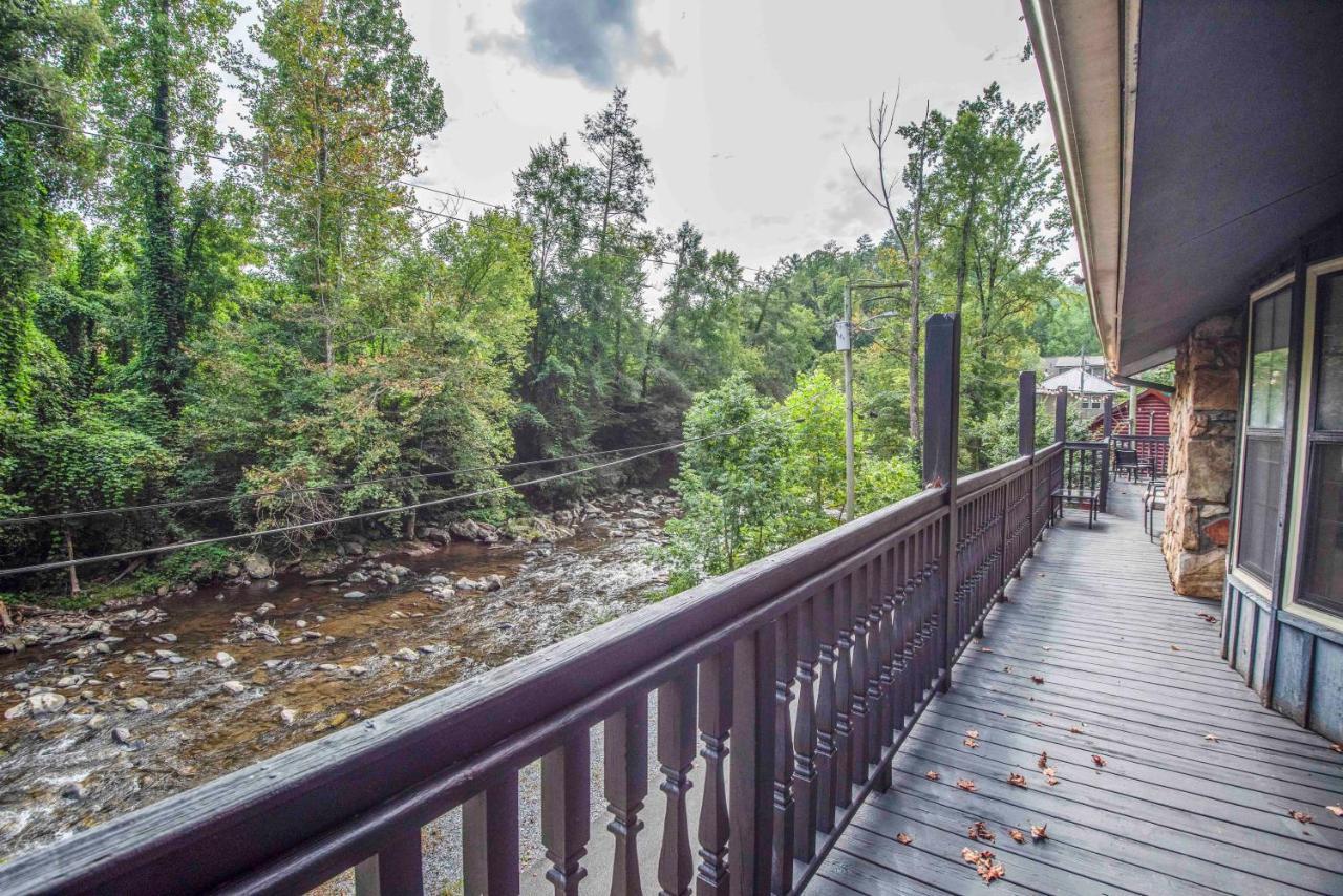 Riverside Retreat Holiday home