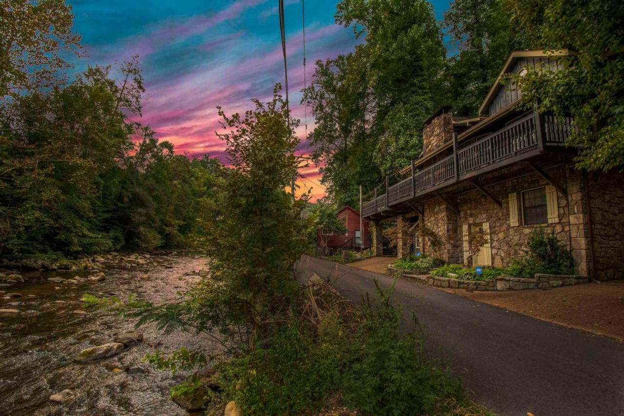 Riverside Retreat * Gatlinburg