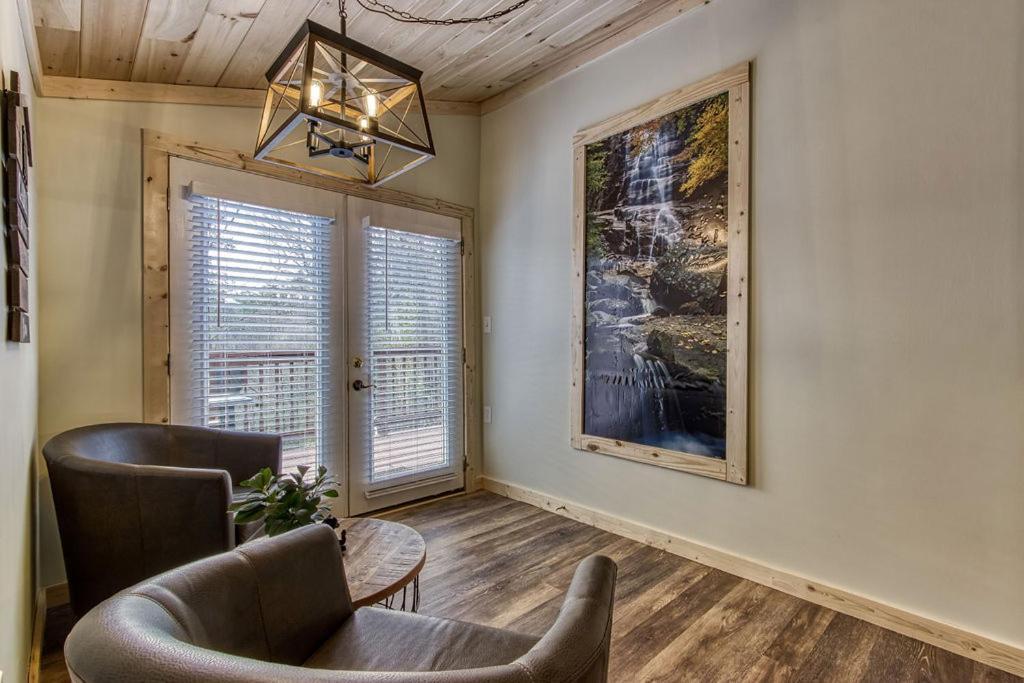 Whispering Winds, Hot Tub, Game Room, Wifi, 1089 Free Tickets Each Paid Day, Dollywood And Chalet *