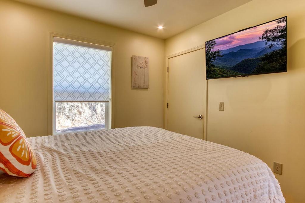 Key Lime Pie, Hot Tub,wifi, 1089 Free Tickets Each Paid Day, Dollywood And Chalet *