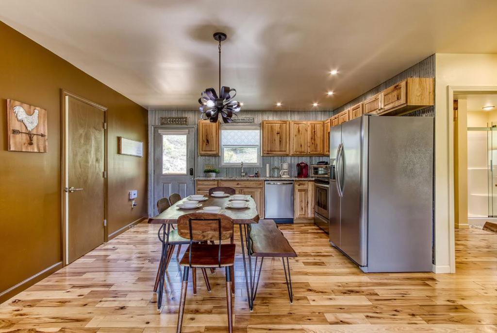 Chalet Key Lime Pie, Hot Tub,wifi, 1089 Free Tickets Each Paid Day, Dollywood And Gatlinburg