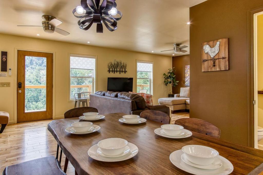 Chalet Key Lime Pie, Hot Tub,wifi, 1089 Free Tickets Each Paid Day, Dollywood And Gatlinburg
