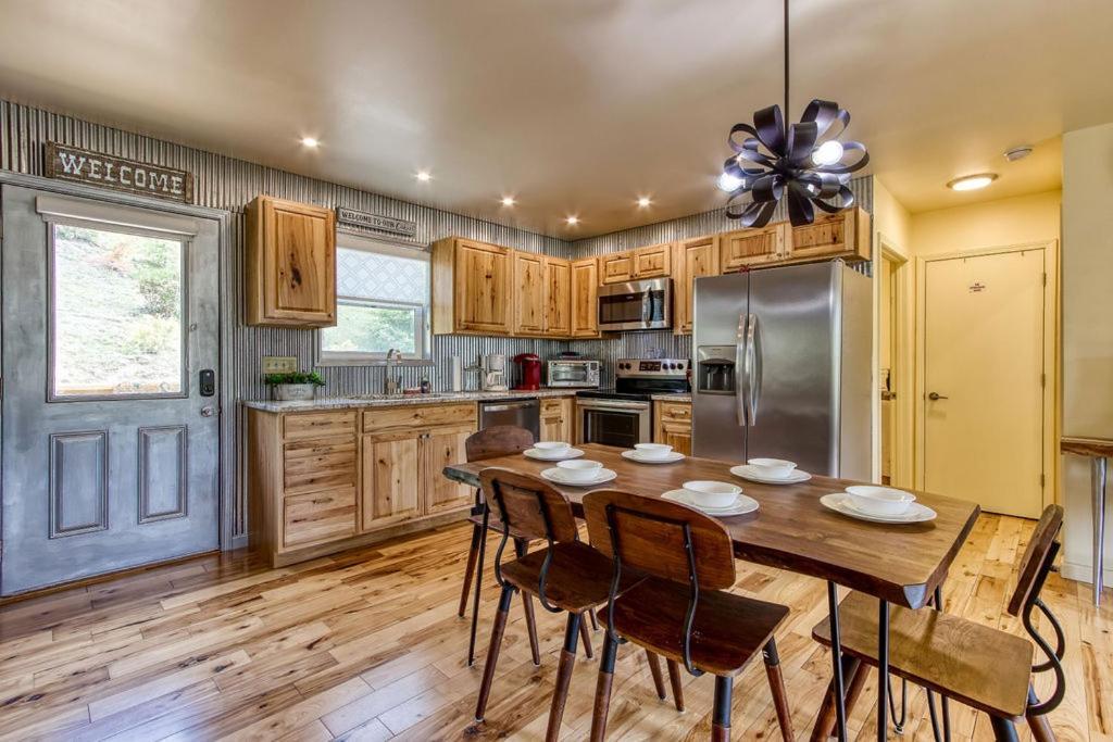 Key Lime Pie, Hot Tub,wifi, 1089 Free Tickets Each Paid Day, Dollywood And
