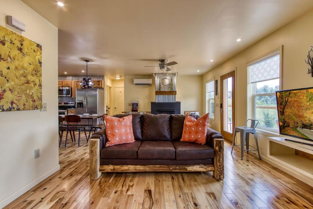 Key Lime Pie, Hot Tub,wifi, 1089 Free Tickets Each Paid Day, Dollywood And Gatlinburg
