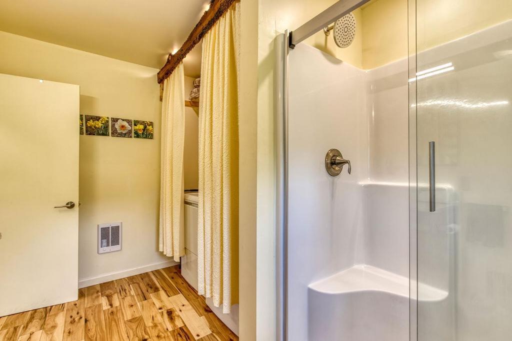 Chalet Key Lime Pie, Hot Tub,wifi, 1089 Free Tickets Each Paid Day, Dollywood And Gatlinburg
