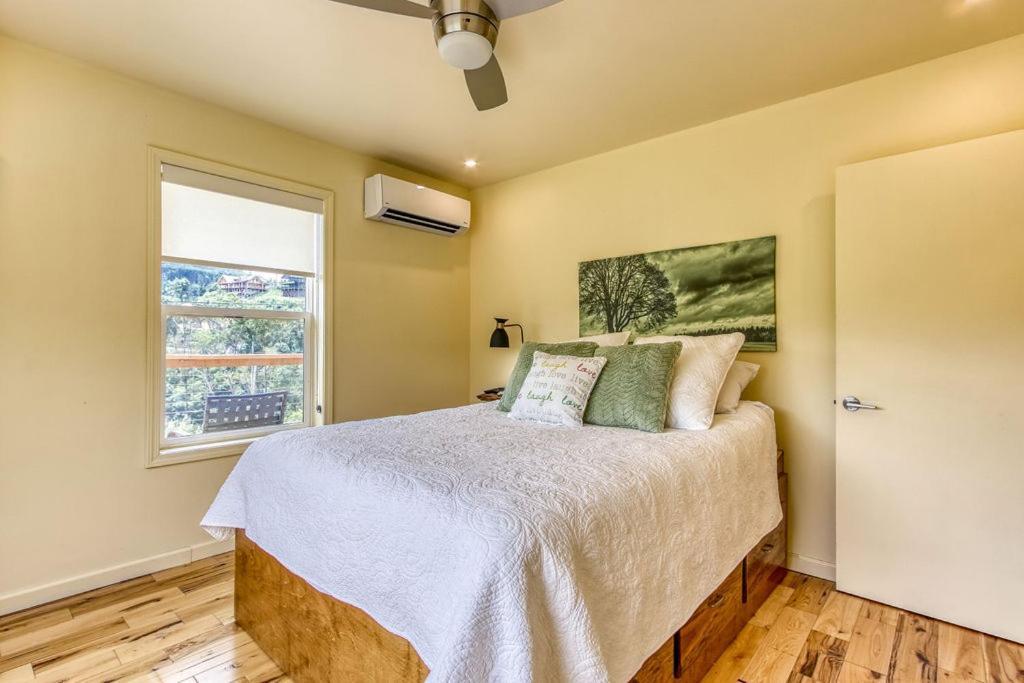 Key Lime Pie, Hot Tub,wifi, 1089 Free Tickets Each Paid Day, Dollywood And Chalet