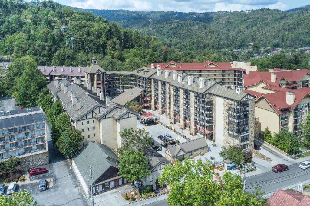 Heart Of Gatlinburg, Sleep 6-8 Apartment