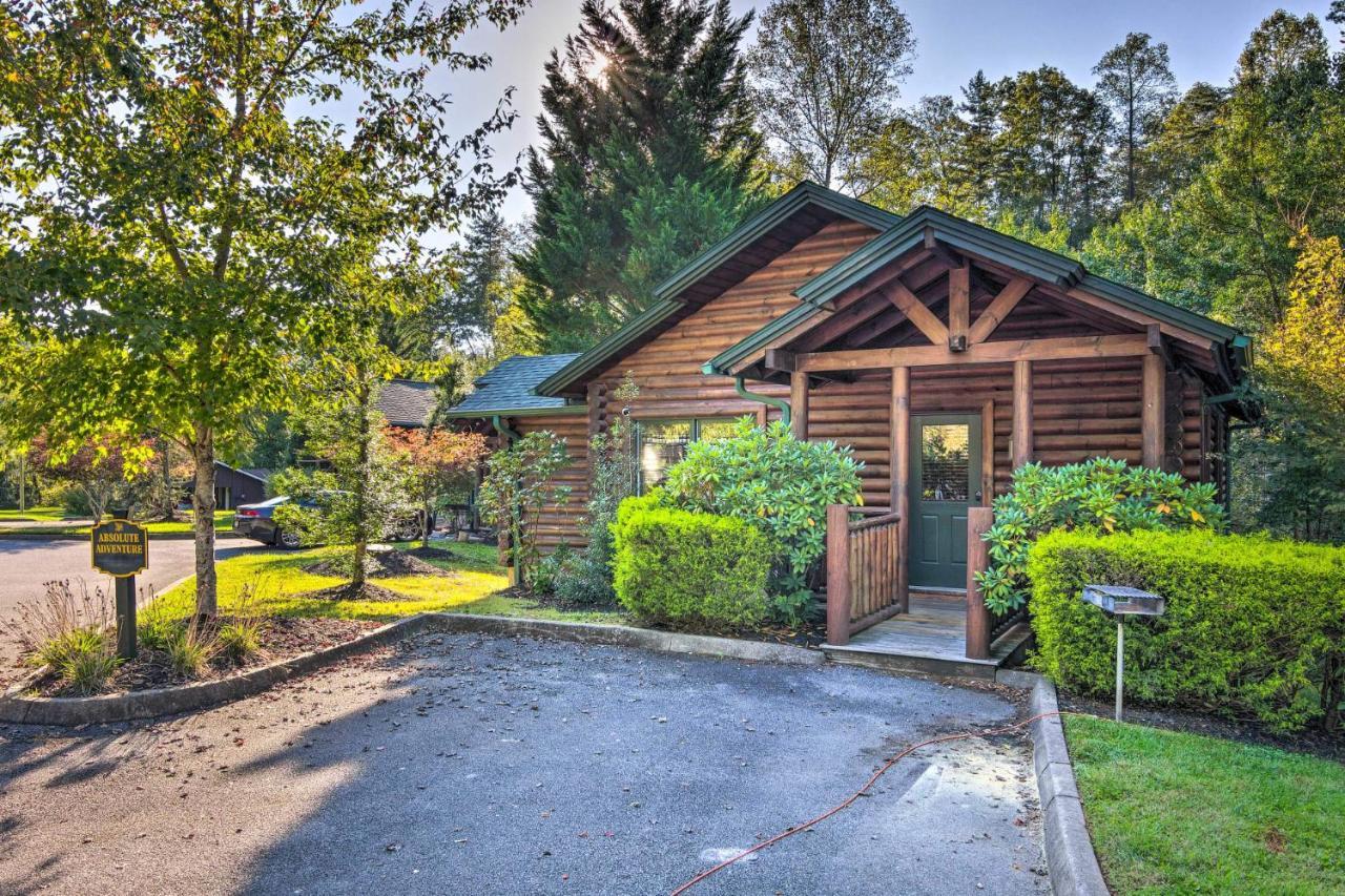 Holiday home Dog Friendly, Romantic Mtn Getaway Hot Tub Pool Gatlinburg