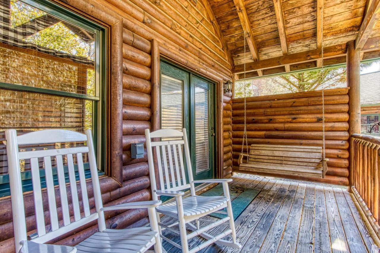Holiday home Dog Friendly, Romantic Mtn Getaway Hot Tub Pool Gatlinburg