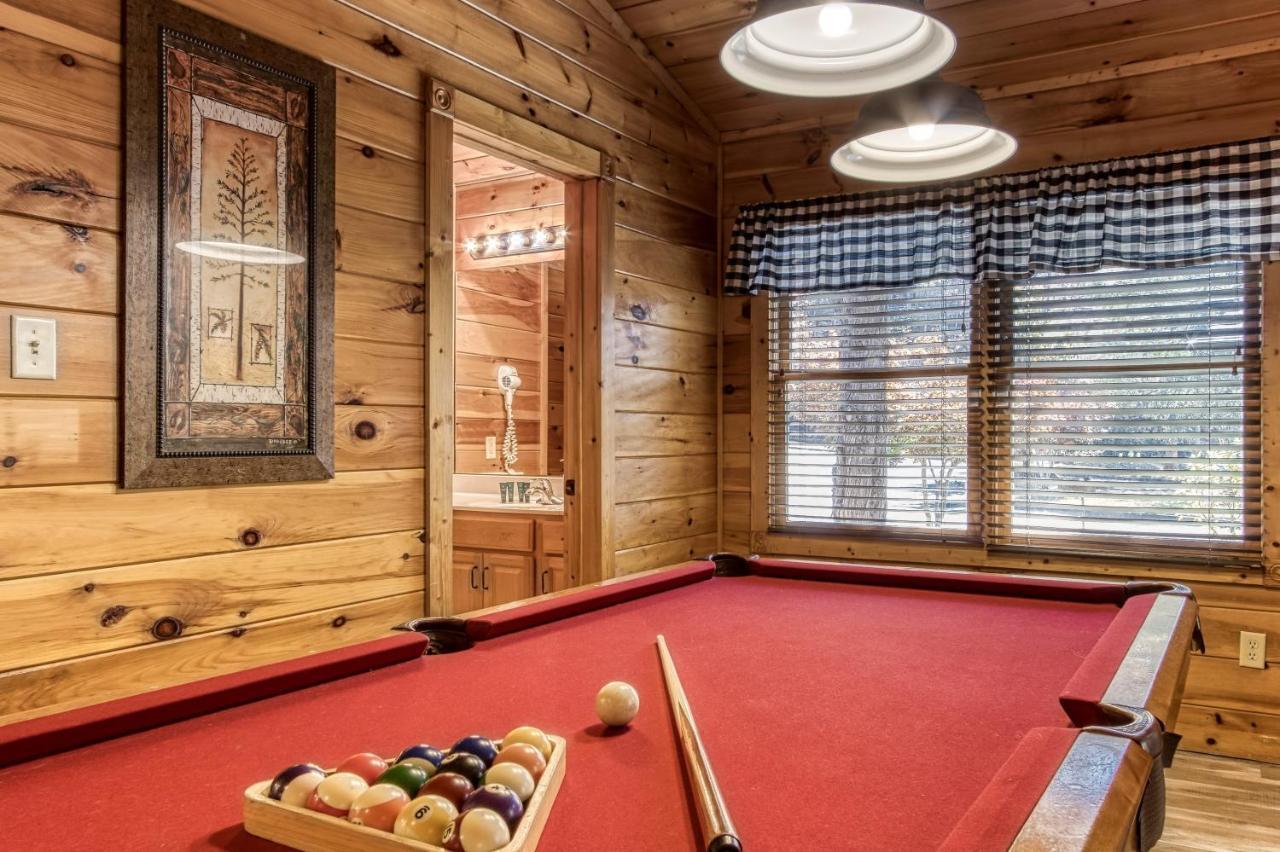 Dog Friendly, Romantic Mtn Getaway Hot Tub Pool Holiday home