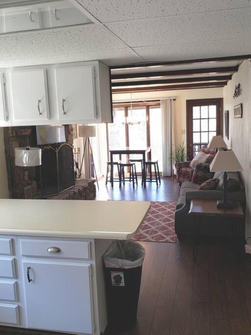 Apartment #three Sisters' Fairway *