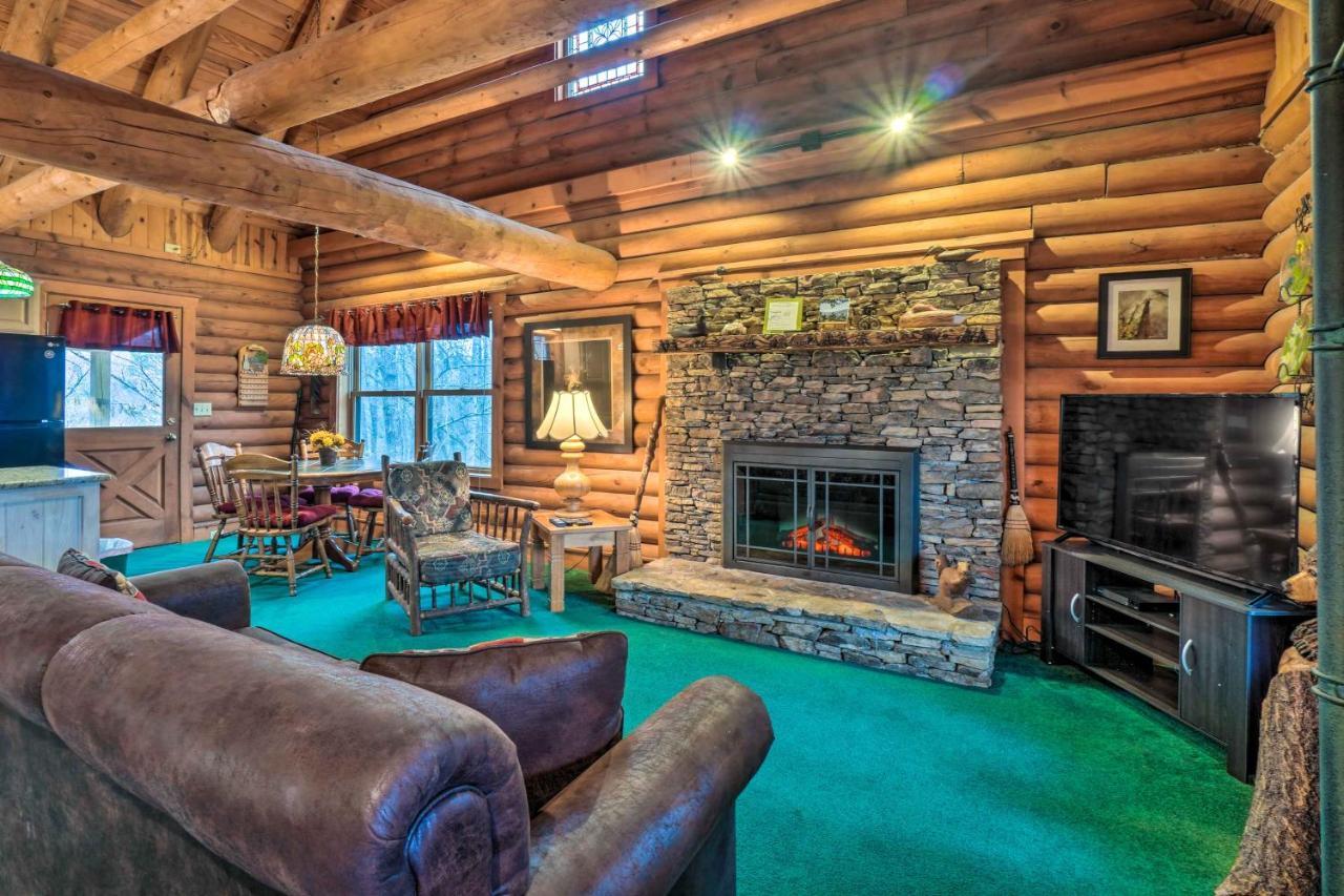 Log With Hot Tub And Mountain Views! Holiday home *
