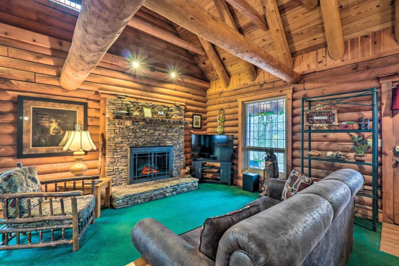 Log With Hot Tub And Mountain Views! *