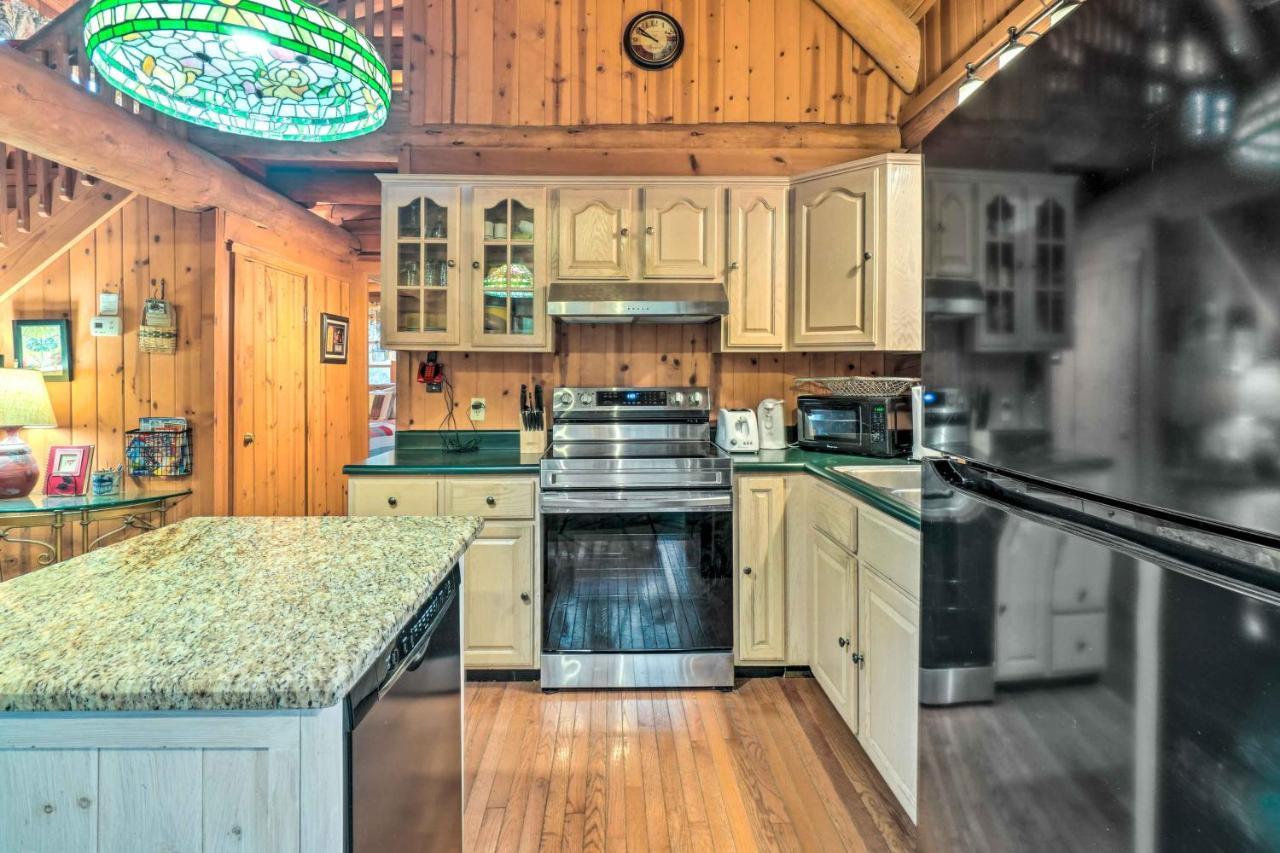 Holiday home Log With Hot Tub And Mountain Views! *