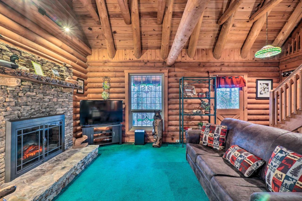 Log With Hot Tub And Mountain Views! Holiday home *