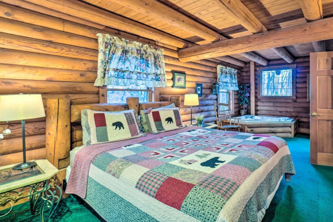 Log With Hot Tub And Mountain Views! Holiday home