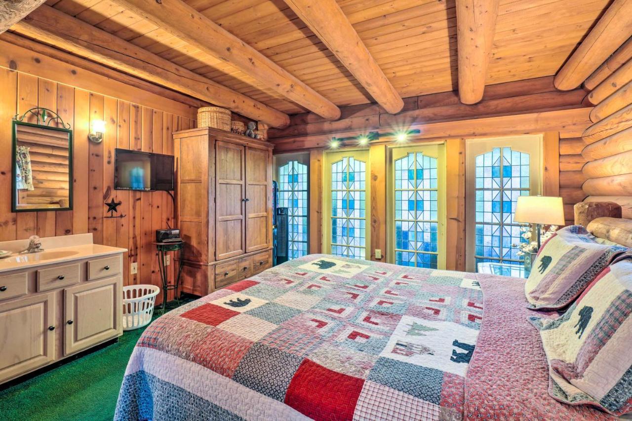 Log With Hot Tub And Mountain Views! Gatlinburg