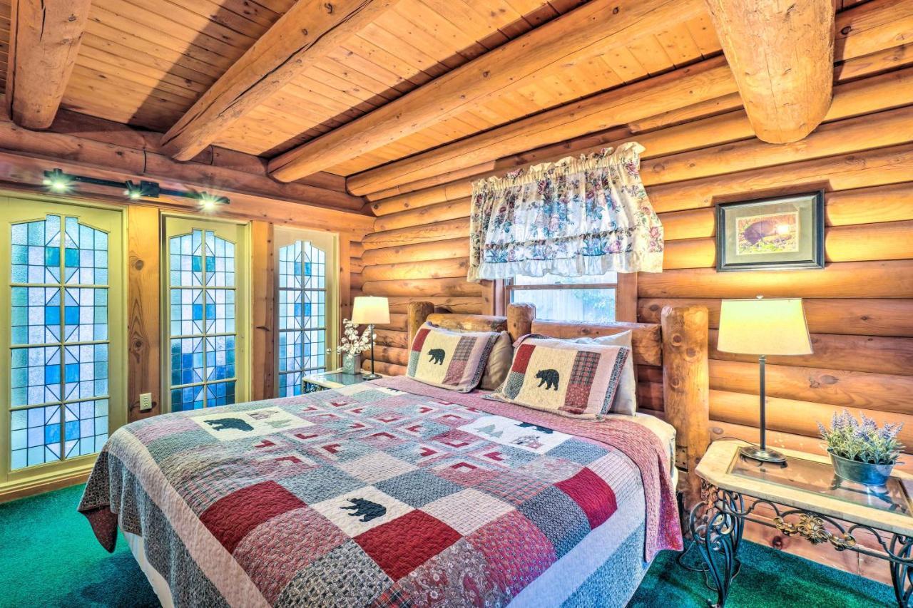 Holiday home Log With Hot Tub And Mountain Views!