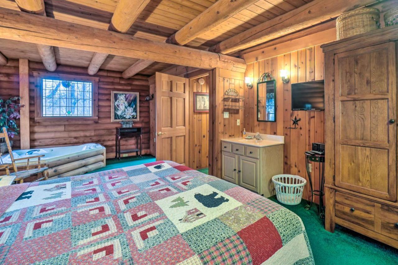Log With Hot Tub And Mountain Views! Gatlinburg