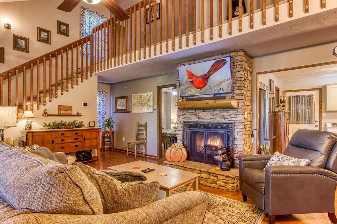 Cozy With Mountain Views Near Skylift Park! Holiday home