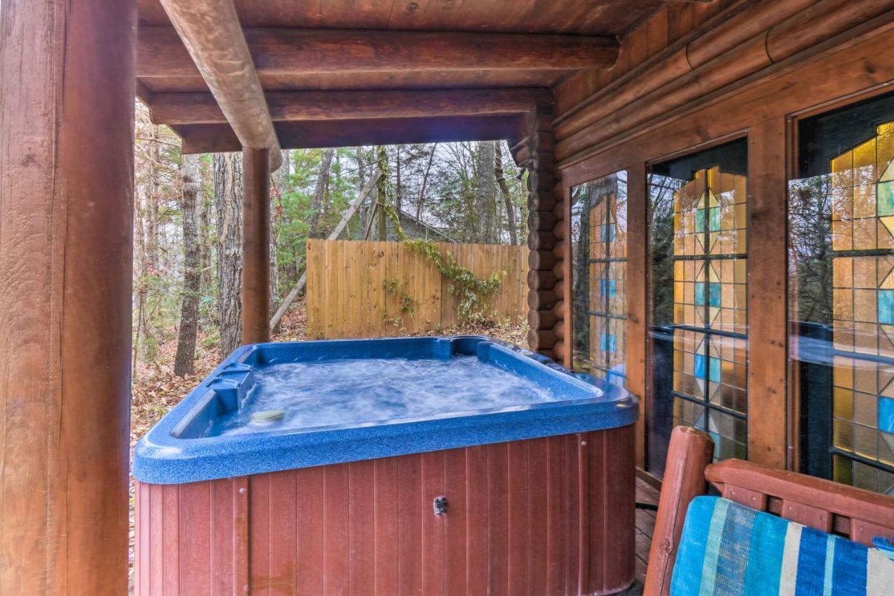 Log With Hot Tub And Mountain Views! Gatlinburg