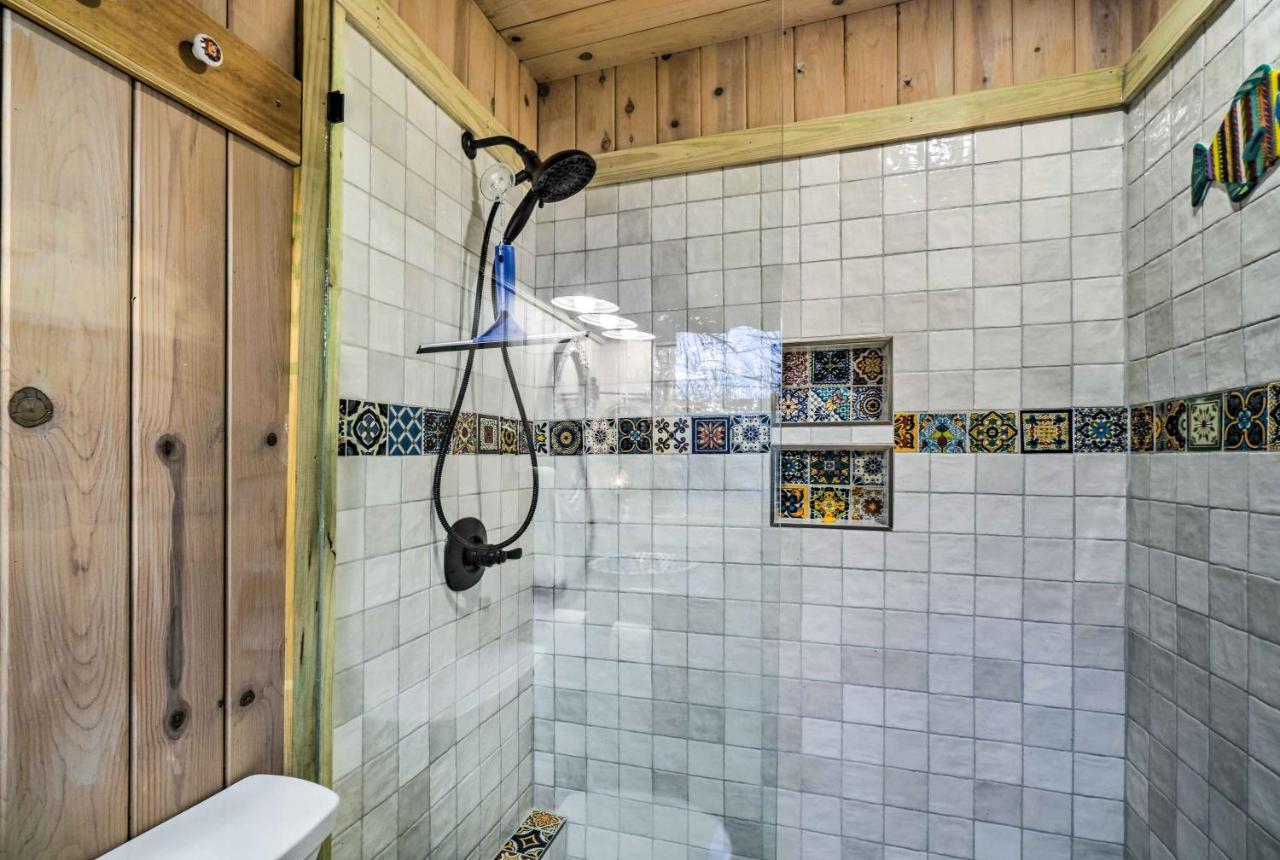 Log With Hot Tub And Mountain Views! Holiday home Gatlinburg