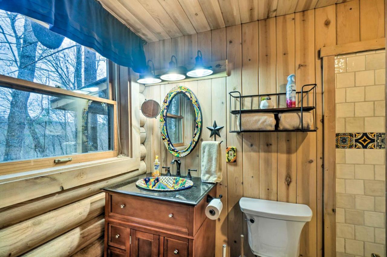 Log With Hot Tub And Mountain Views! Holiday home