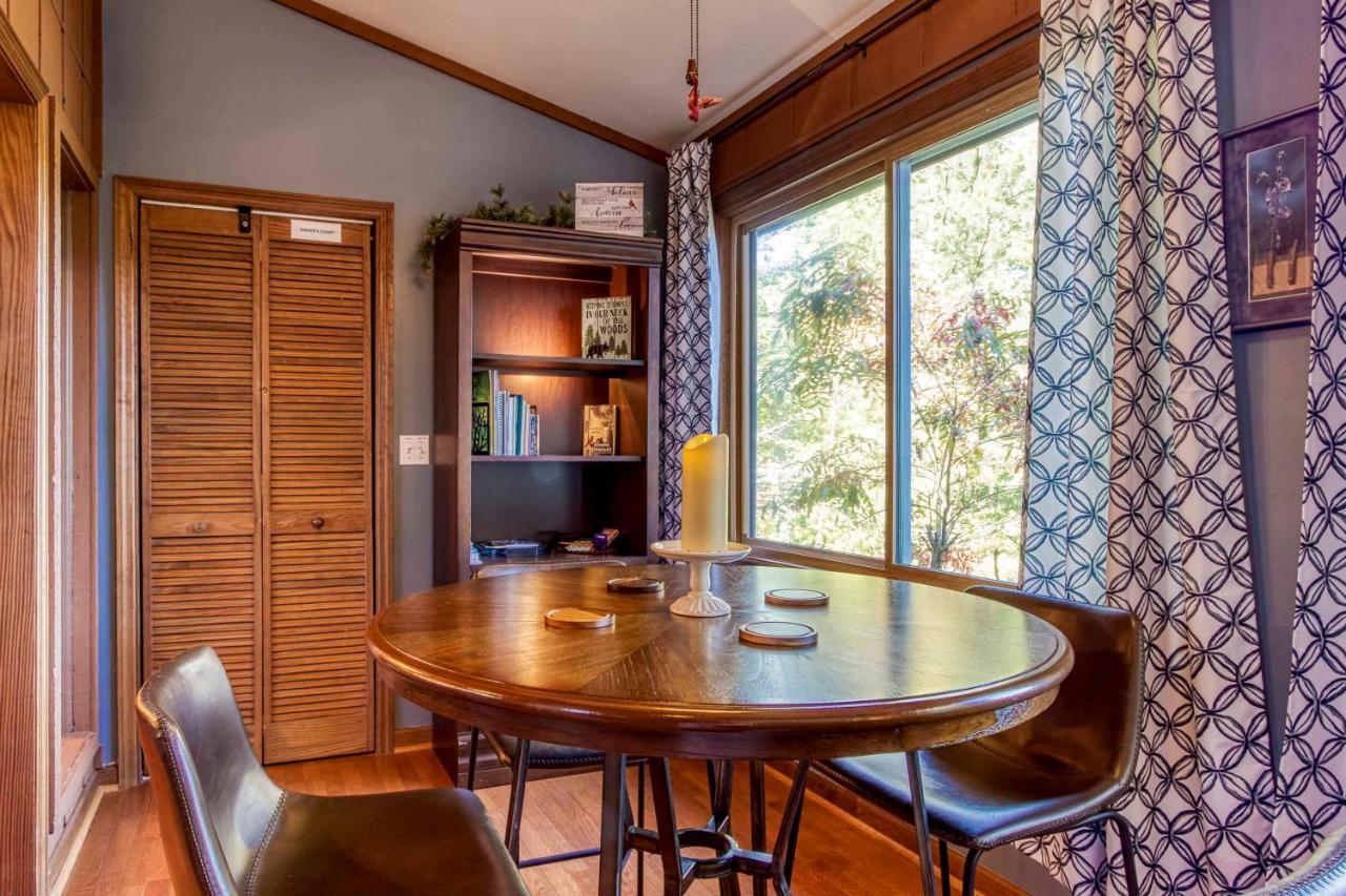 Holiday home Cozy With Mountain Views Near Skylift Park! Gatlinburg