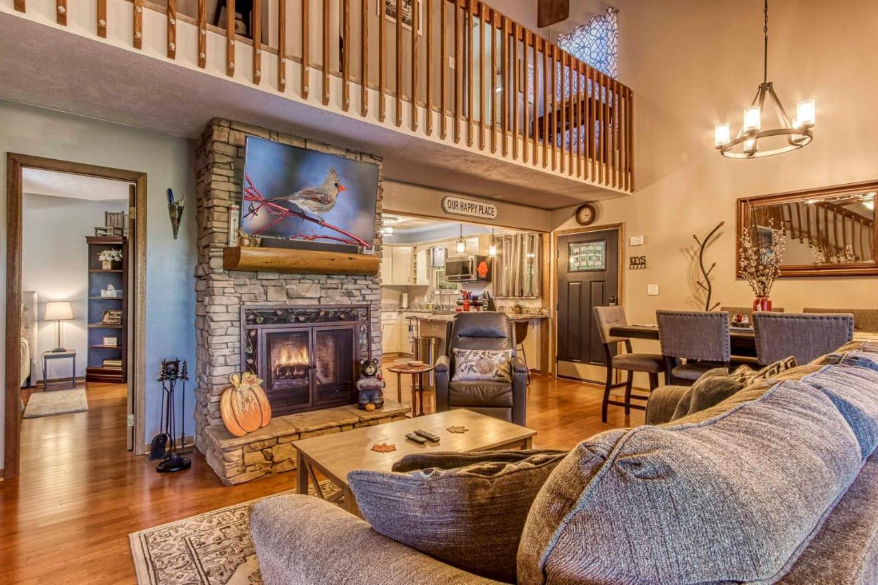 Cozy With Mountain Views Near Skylift Park! *