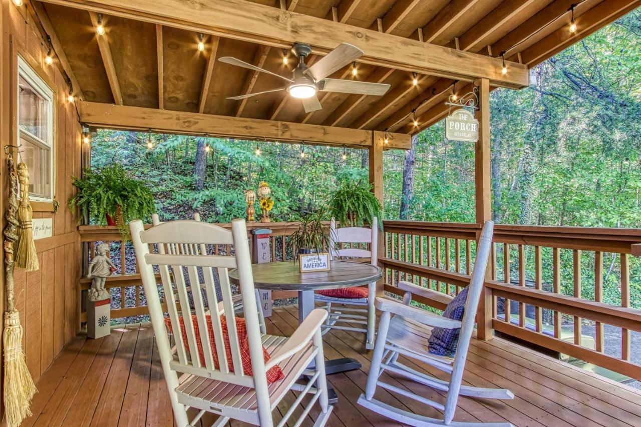 Cozy With Mountain Views Near Skylift Park! Gatlinburg
