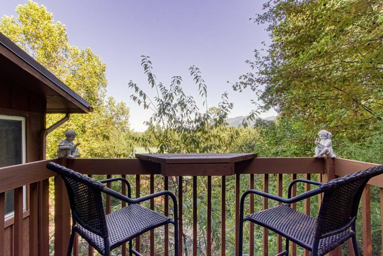 Holiday home Cozy With Mountain Views Near Skylift Park!