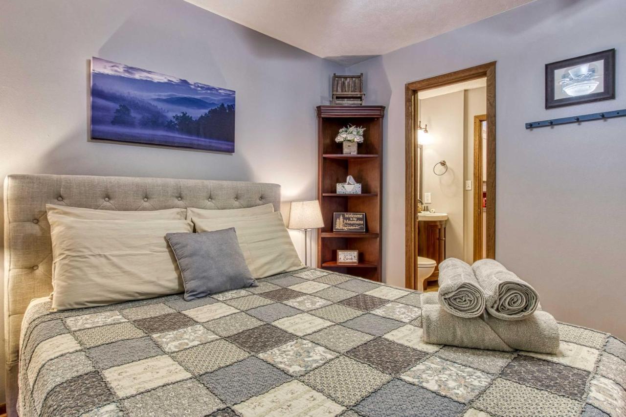 Cozy With Mountain Views Near Skylift Park! Holiday home Gatlinburg
