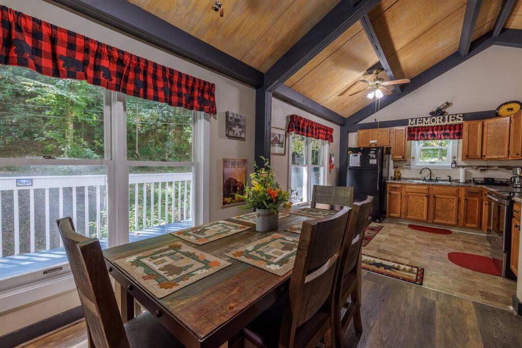 Holiday home Misty Mountain Hop - Cobbly Nob Cabin With Hottub, Fast Wi-fi, Privacy, Pool Gatlinburg