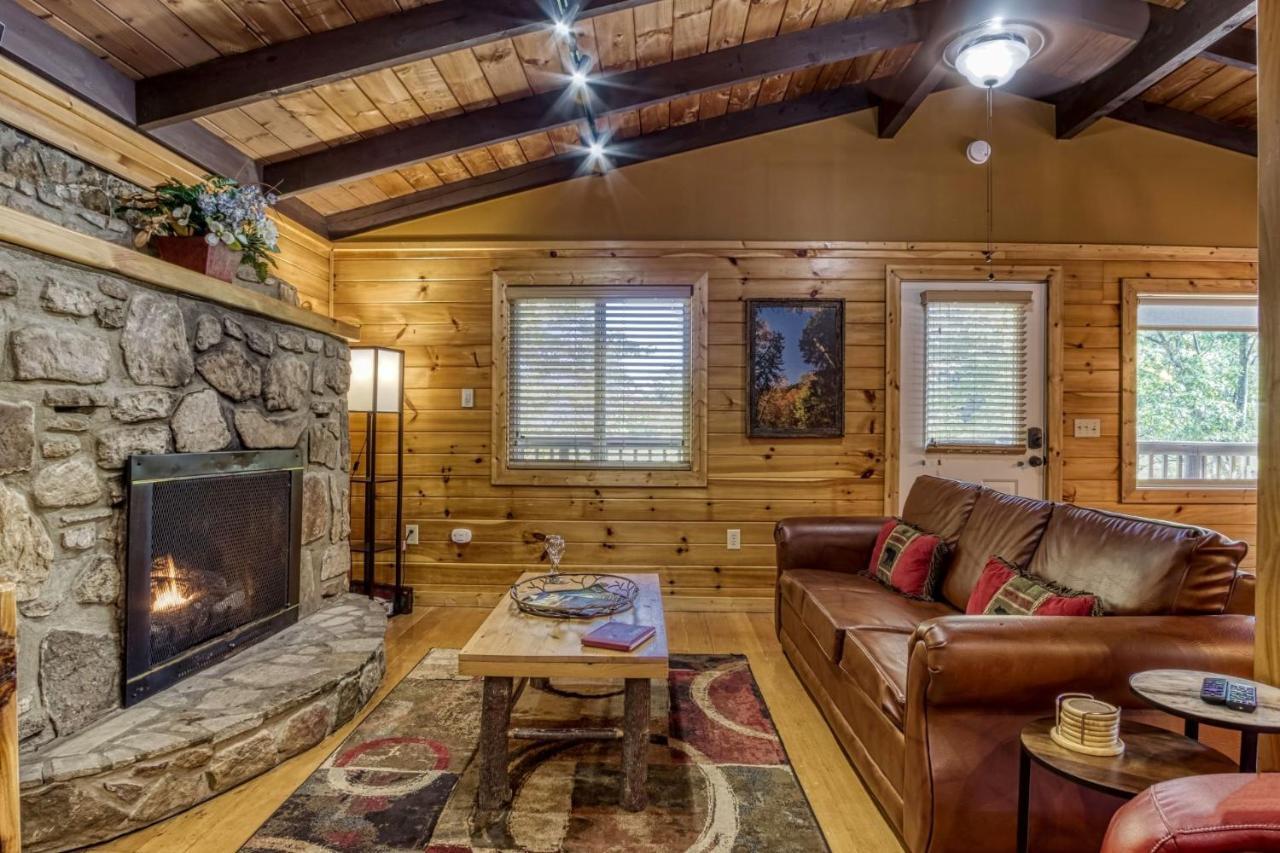 Views: Mountain With Expansive Decks Holiday home *