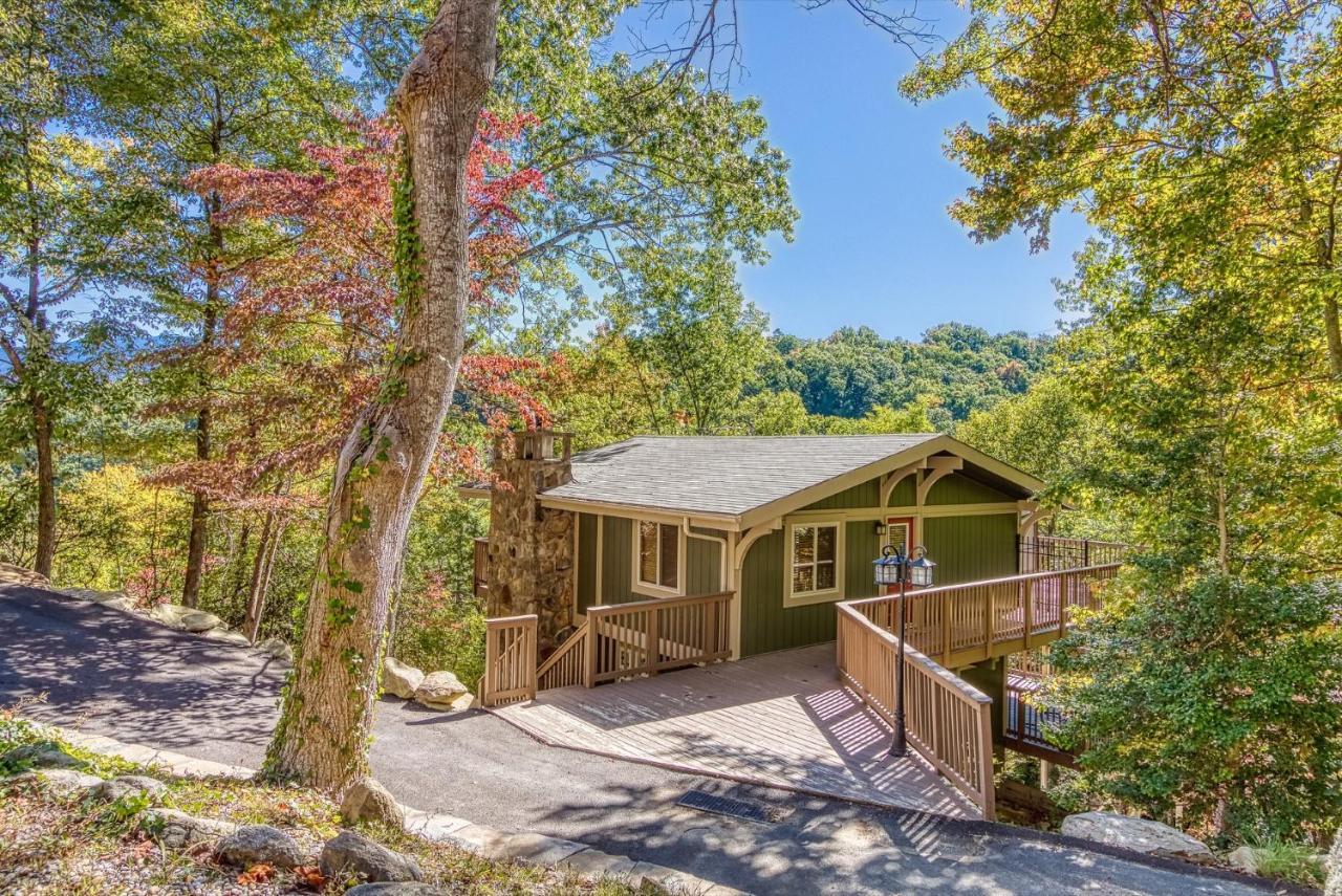 Views: Mountain With Expansive Decks Gatlinburg