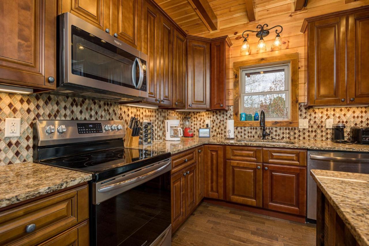 Ridge View Nature And Mountain View - Hot Tub - Firepit - Yard - Games *