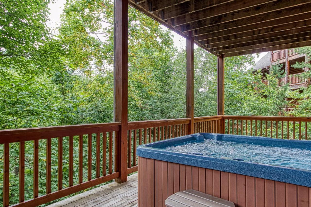 Mountain Jewel, Hot Tub, Theater Room, 1089 Free Tickets Each Paid Day, Dollywood And More! Gatlinburg