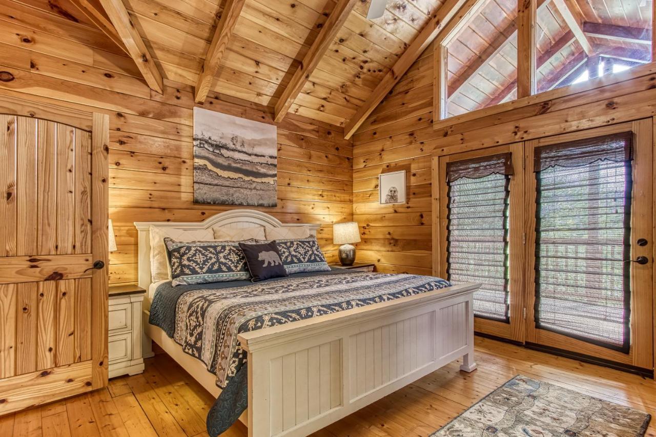 Mountain Jewel, Hot Tub, Theater Room, 1089 Free Tickets Each Paid Day, Dollywood And More! * Gatlinburg