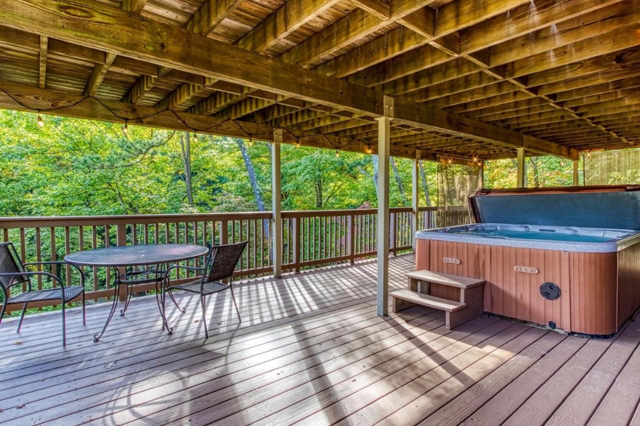 Views: Mountain With Expansive Decks Holiday home *