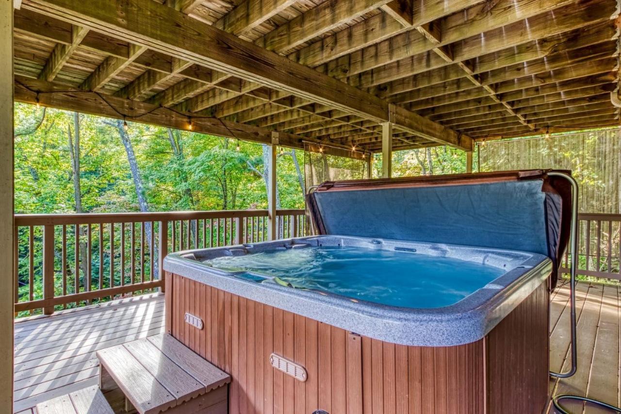 Views: Mountain With Expansive Decks Gatlinburg