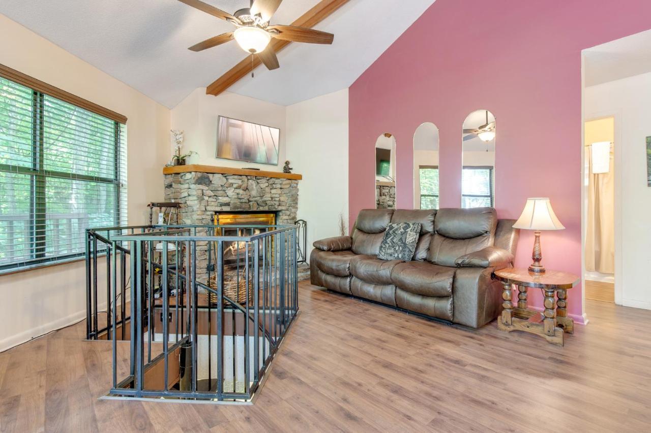 Smoky View Chalet, 2 Bedrooms, Pool Table, Foosball, Pool Access, Sleeps 6