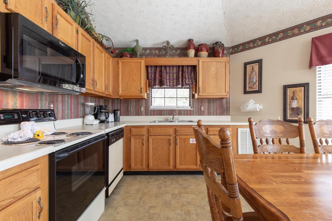Holiday home Mountain High View, 3 Bedrooms, Pool Access, Fireplace, Wifi, Sleeps 8