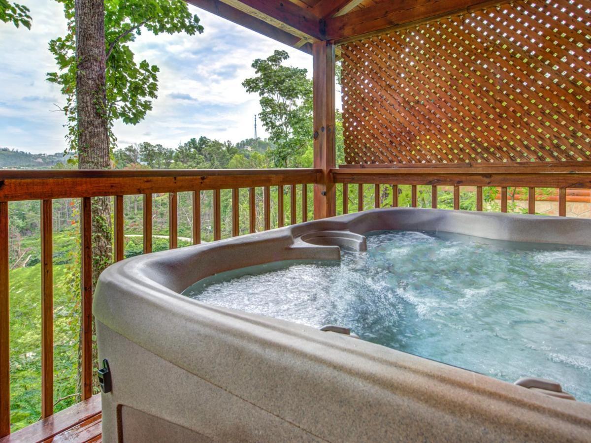 Holiday home Bear Tracks, 2 Bedrooms, Hot Tub, Fireplace, Wifi, Jetted Tub, Sleeps 6 *