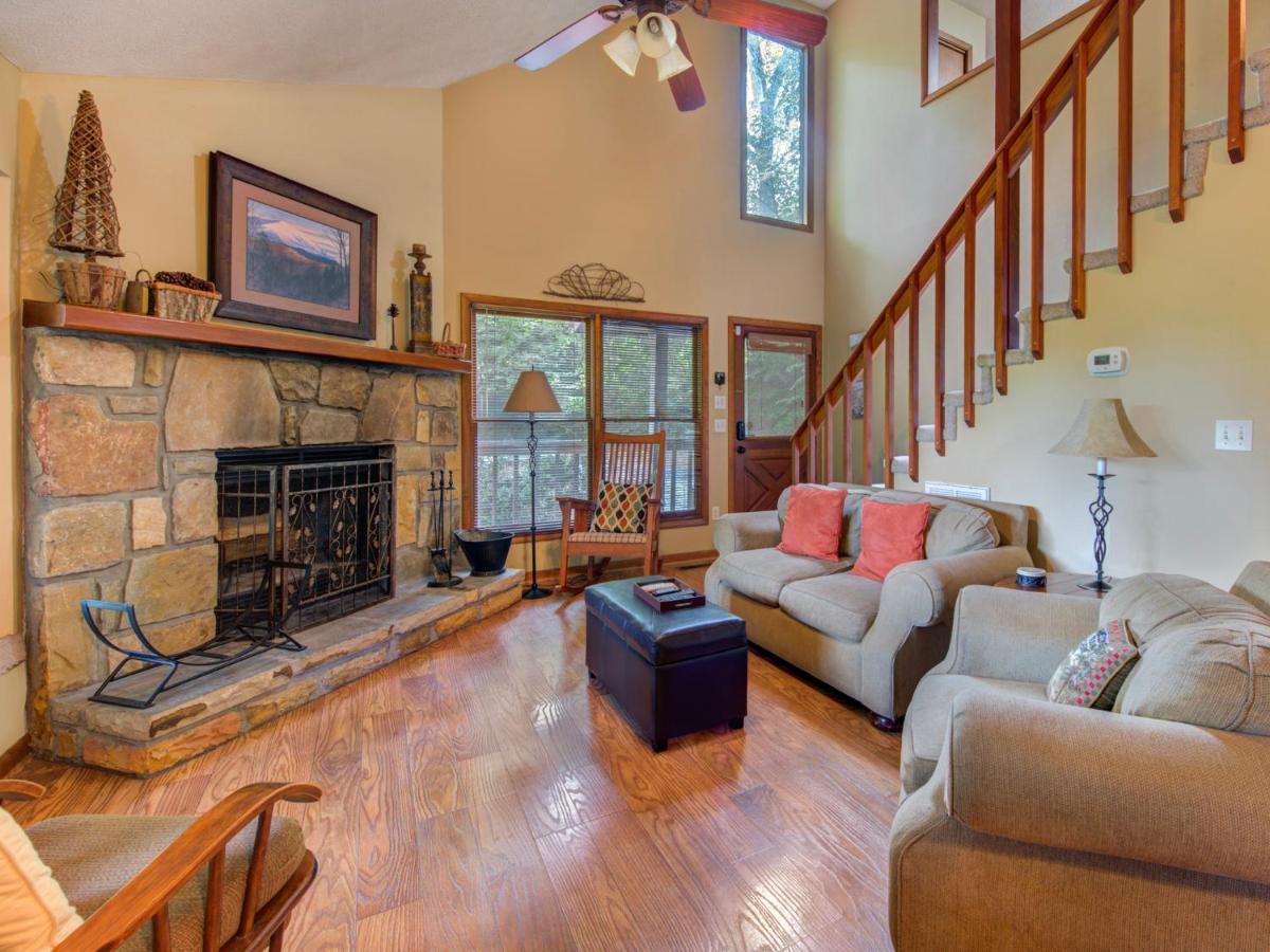 Between Here & There, 3 Bedrooms, Sleeps 6, Views, Hot Tub Gatlinburg